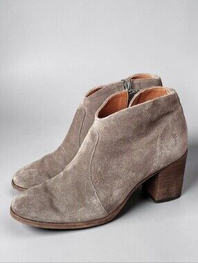 FRYE Nora Suede Ankle Boots In Taupe with Chunky Heel Size 6.5 $298